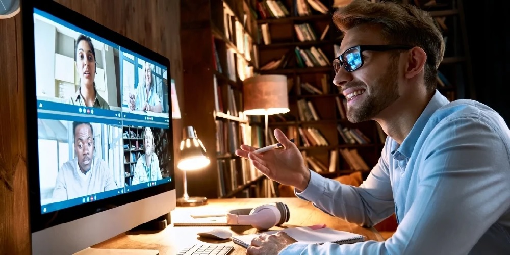 4 Expert Insights on Selling Training Online